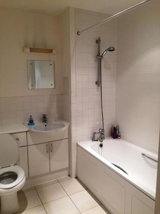 1 Bedroom Flat Near Excel, O2, Canary Wharf - ロンドン エクステリア 写真