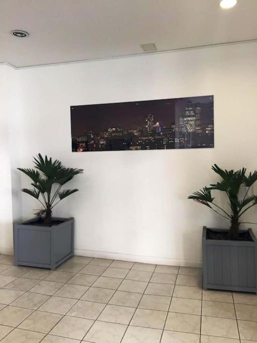 1 Bedroom Flat Near Excel, O2, Canary Wharf - ロンドン エクステリア 写真