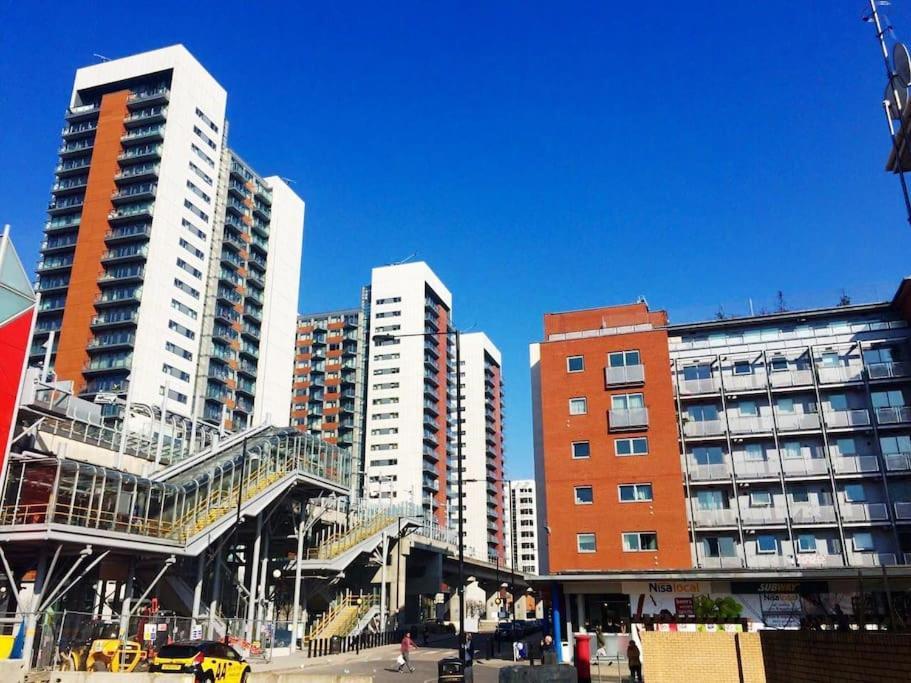 1 Bedroom Flat Near Excel, O2, Canary Wharf - ロンドン エクステリア 写真